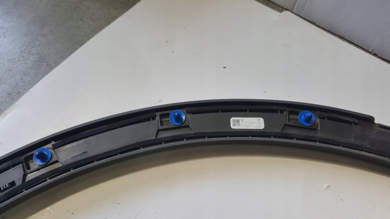 Listwa błotnika prawy tył AUDI Q5 80A853818A demontaż