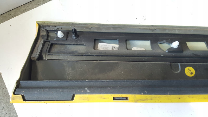 Listwa drzwi lewy przód AUDI Q2 81A853959A demontaż