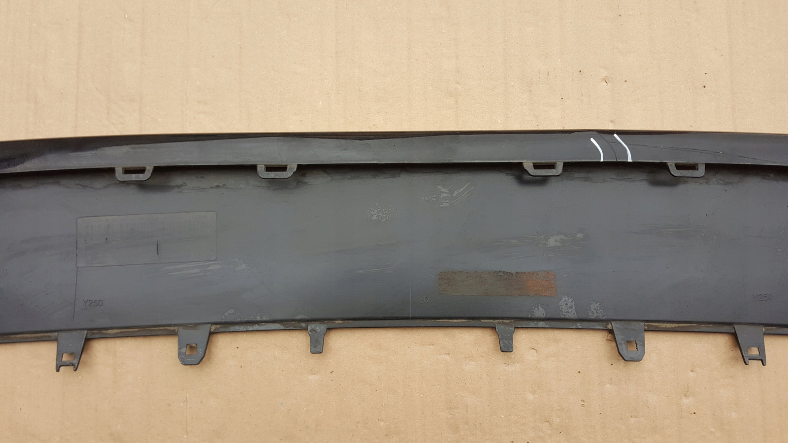 Spoiler dokładka zderzaka przedniego AUDI A4 (B9) 8W0807717B demontaż