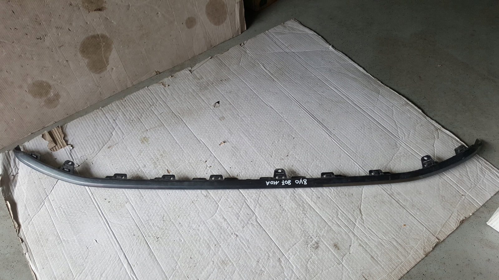 Listwa zderzaka przedniego AUDI A3 8Y0807110A demontaż