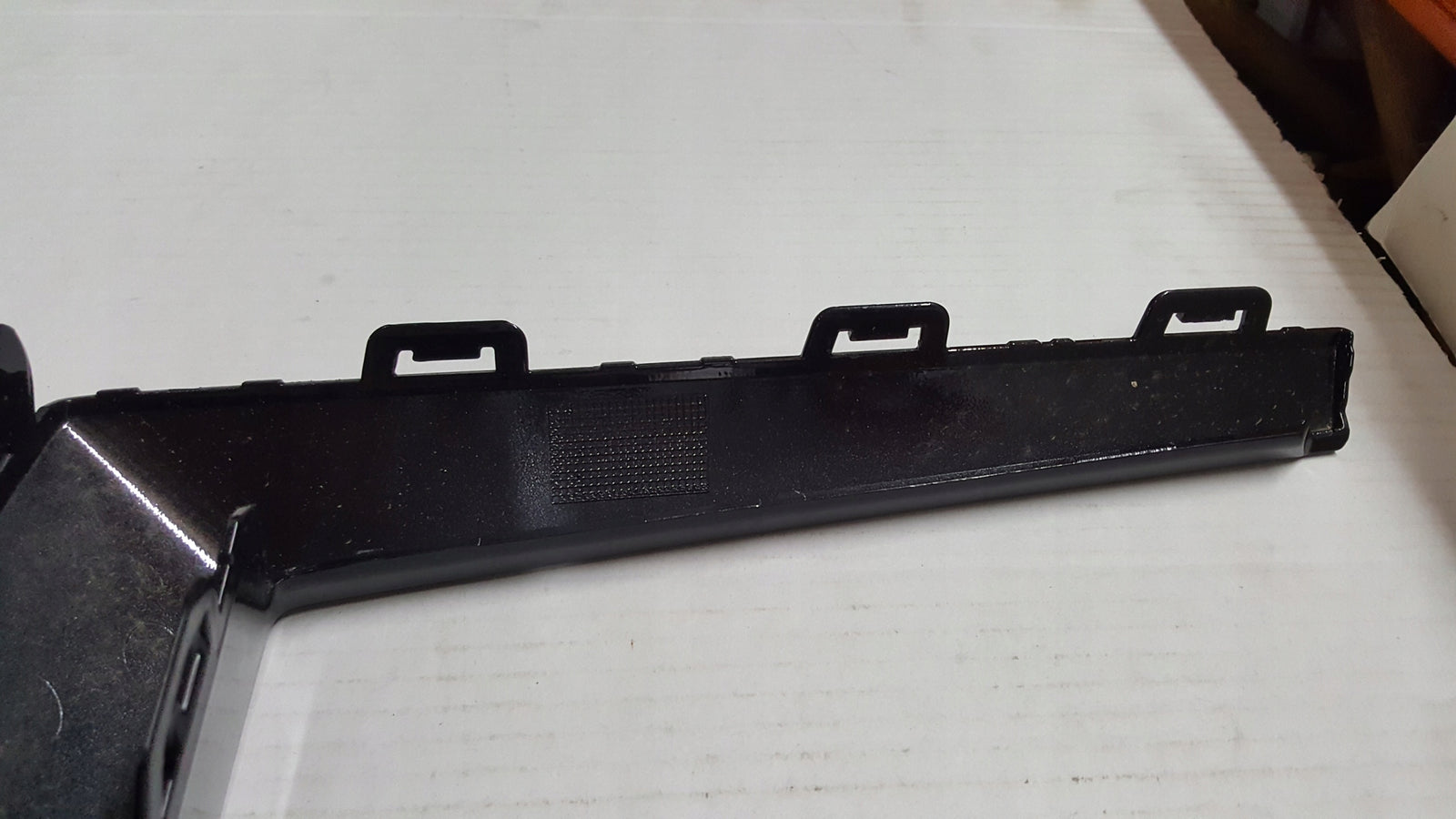 Listwa zderzaka prawy przód SKODA ENYAQ 5LA807834 demontaż