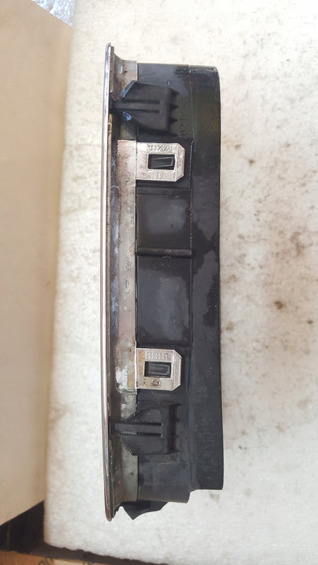 BMW E39 NERKA GRILL ATRAPA PRAWA 8159312