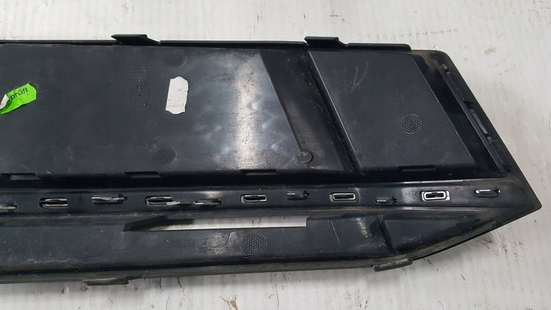 Kratka zderzaka lewy przód AUDI A4 S4 B9 8W0807681K demontaż