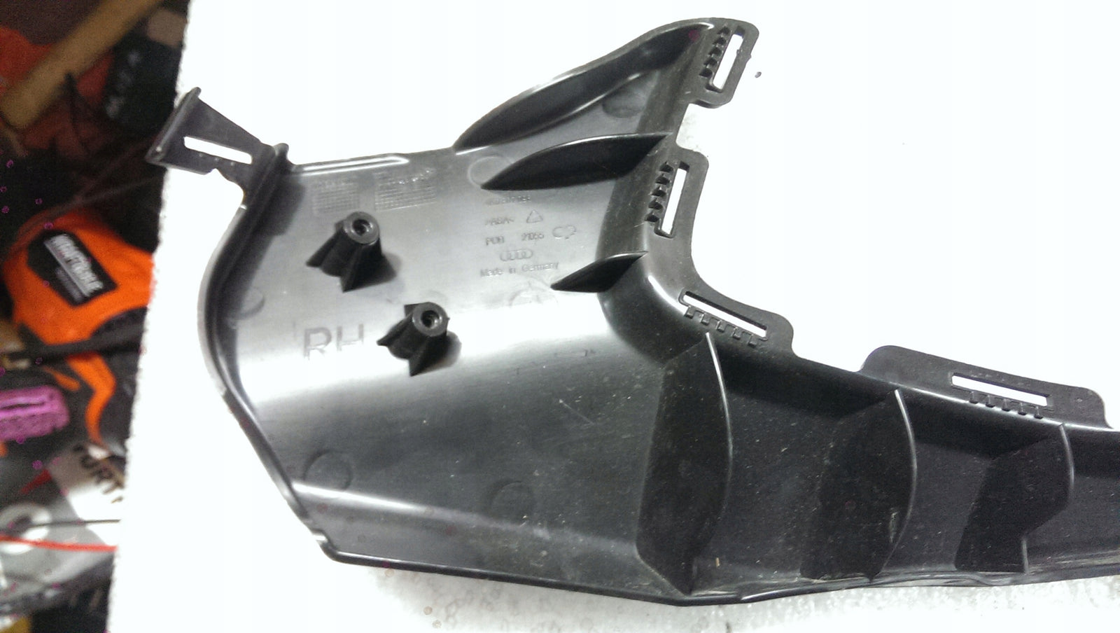 Ślizg zderzaka prawy przód AUDI A6 C8 4K0807098