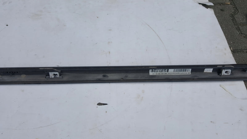 Listwa progowa prawa AUDI A4 B9 S-LINE 8W0853931A