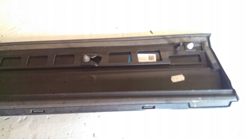 Listwa drzwi prawy przód AUDI Q2 81A853960B