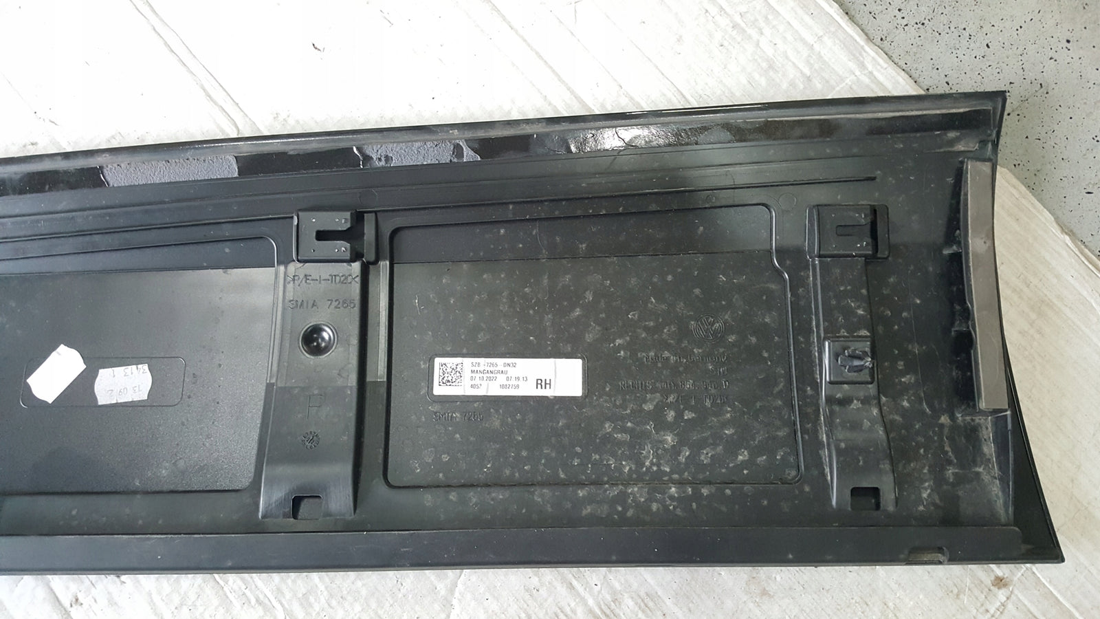 Listwa drzwi prawy przód VW ID.4 11A854940D demontaż