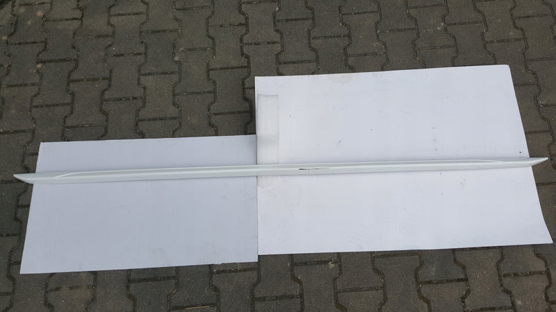 Listwa progowa prawa strona AUDI A4 (B9) 8W0853932A demontaż