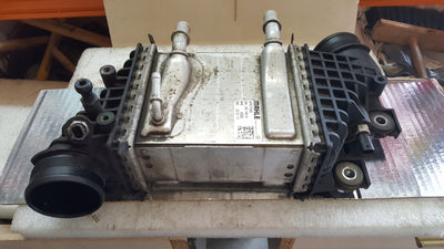 Chłodnica intercooler VW T6 -- CRAFTER 04L145749H demontaż