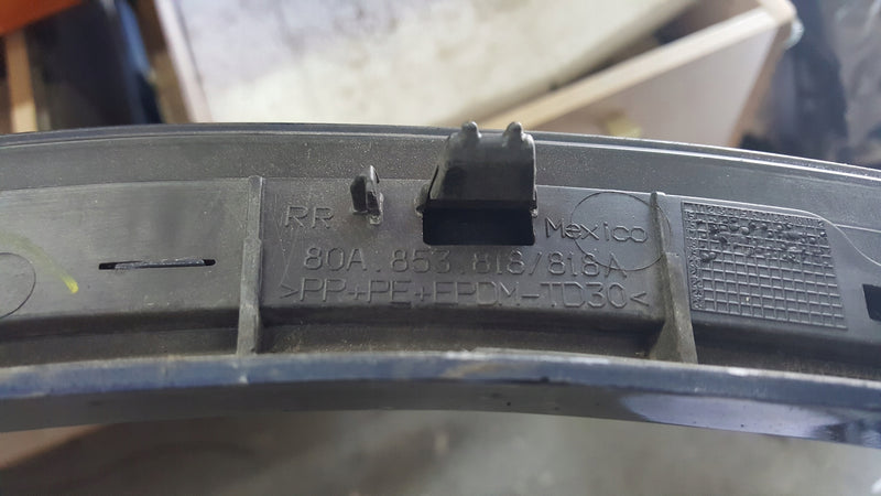 Listwa błotnika prawy tył AUDI Q5 80A853818A demontaż