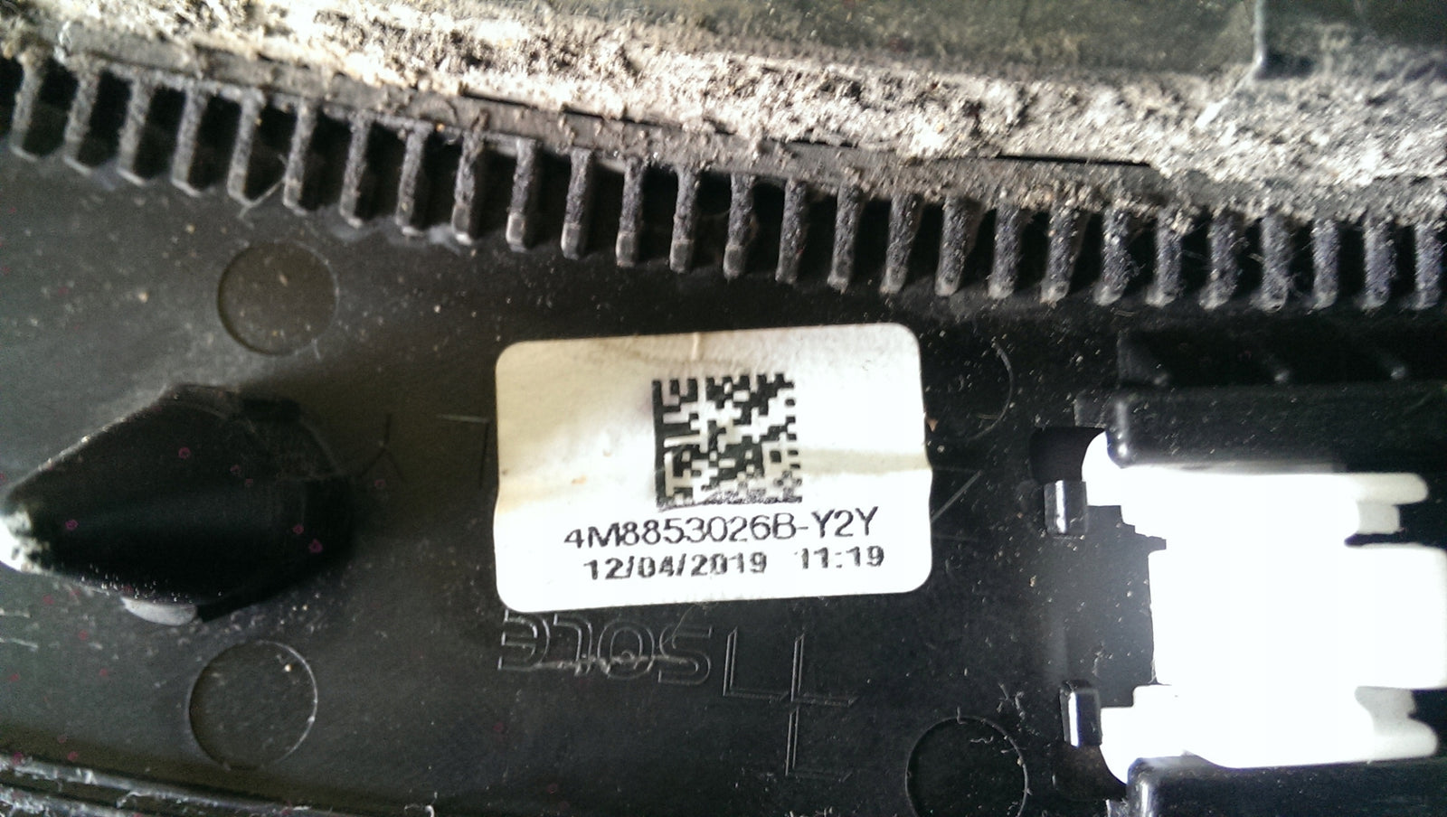 Listwa błotnika PR tył AUDI Q8 4M8854818A demontaż