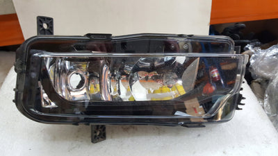 Prawy halogen VW T6 7E0941662A demontaż