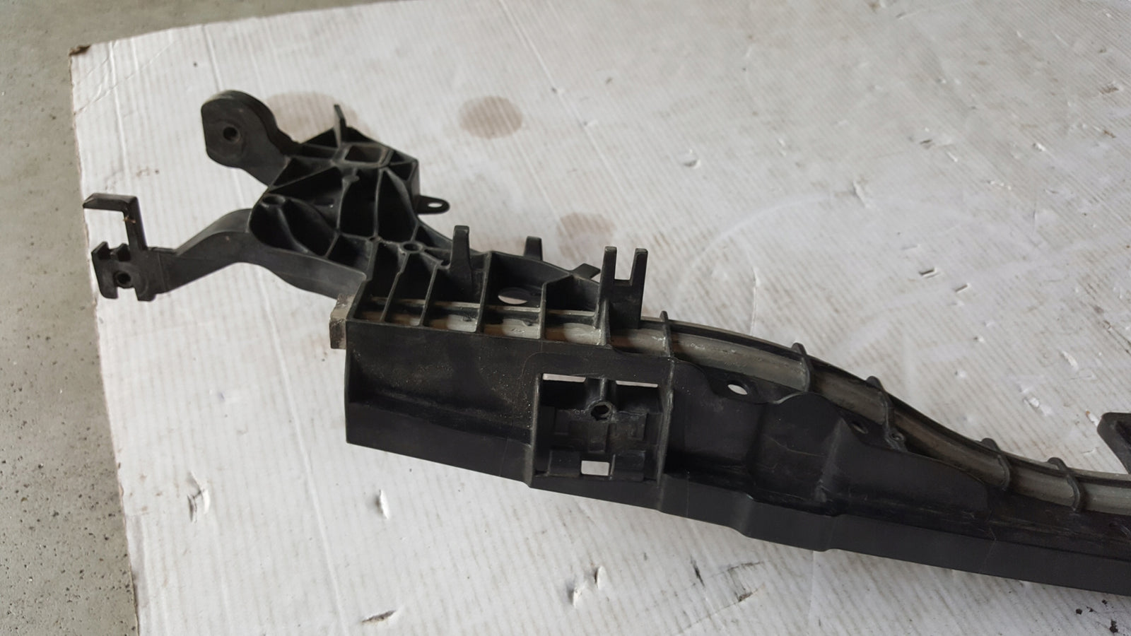 Wzmocnienie pasa przód MERCEDES W213 A2136201701