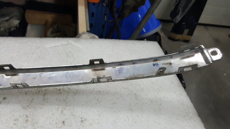 Listwa chrom zderzaka tylnego VW TOUAREG 7P6853835 demontaż