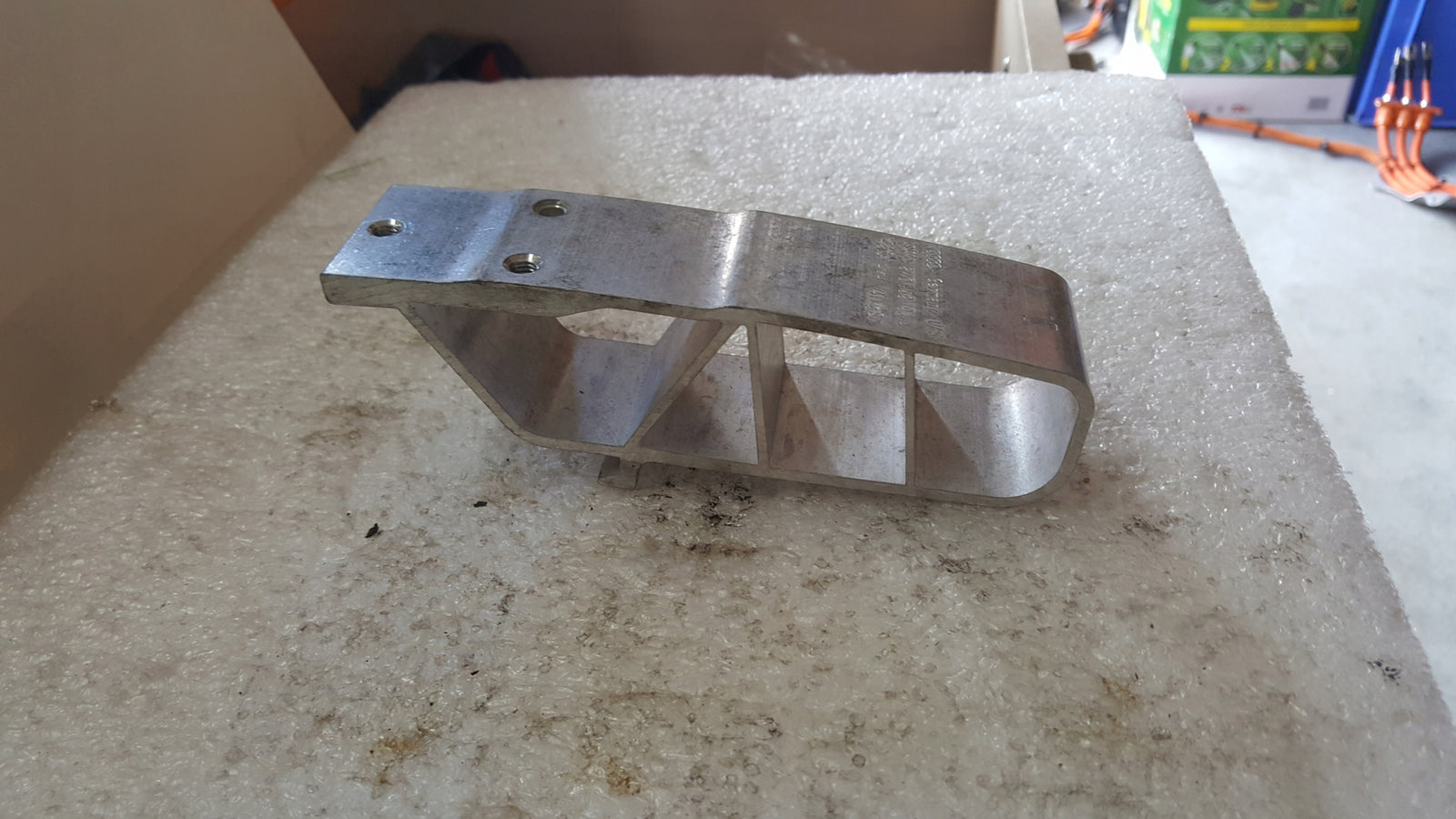 Wsporniki belki przód AUDI A4 B9 A5 RS4 8W0959193A