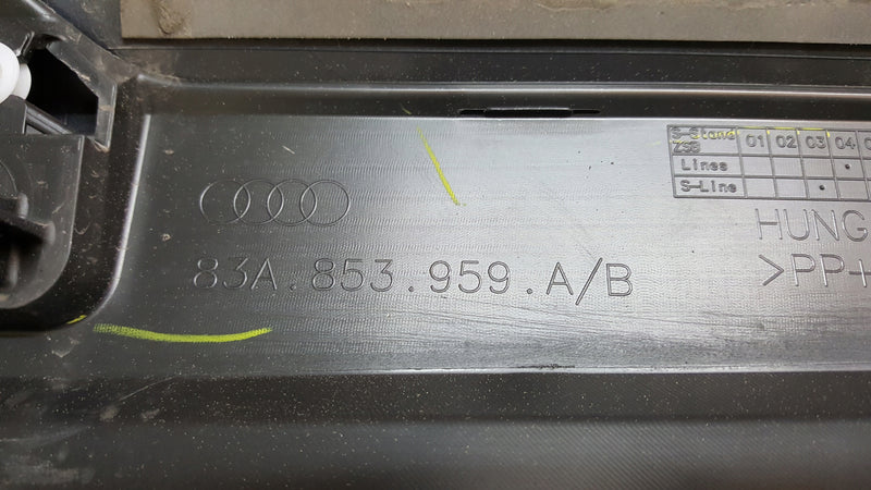 Listwa drzwi lewy przód AUDI Q3 II 83A853959A/B demontaż