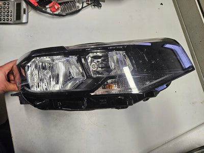 Pr reflektor Vw T-CROS 2GM941006A 2023r demontaż