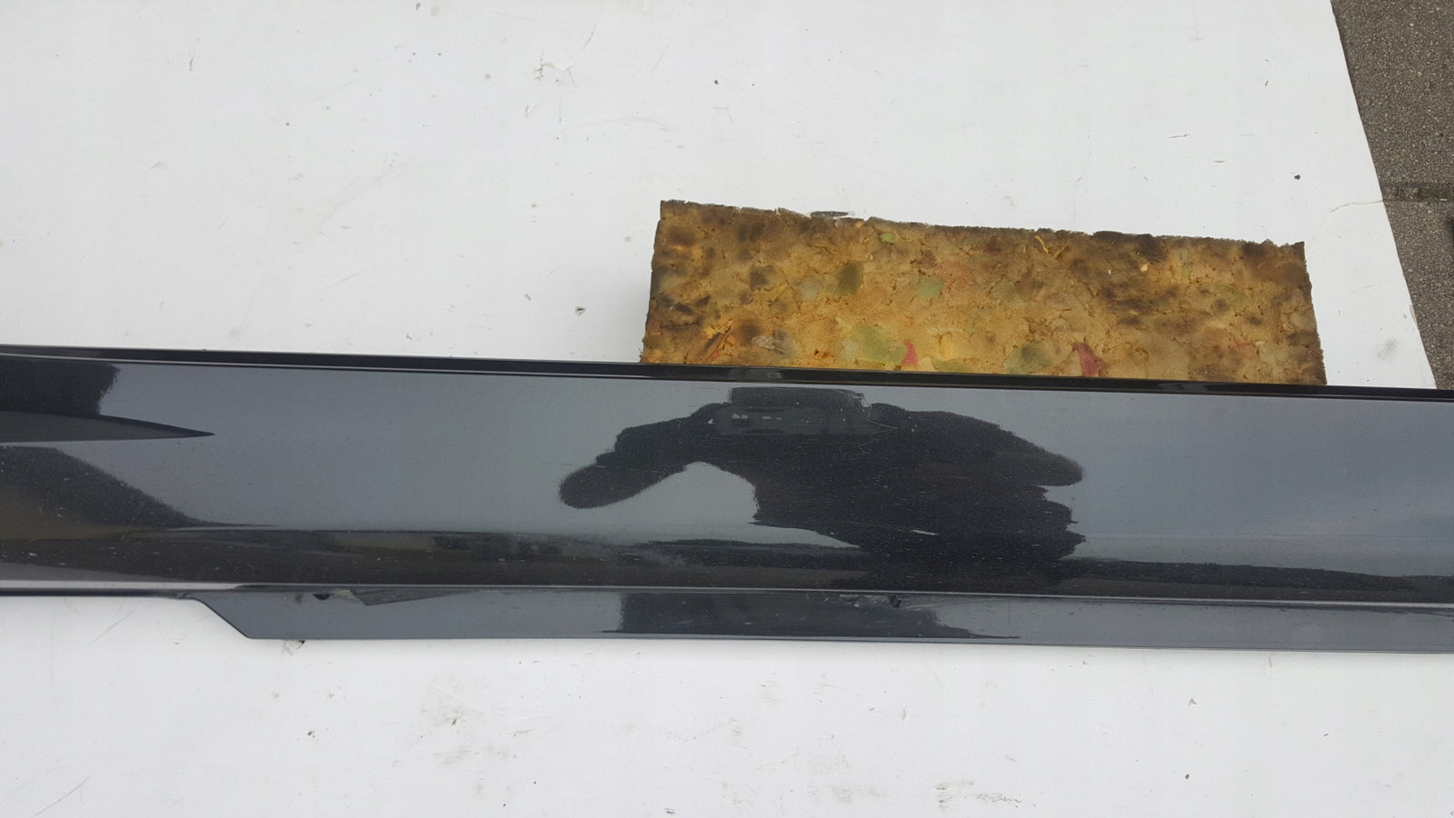 Listwa progowa prawa strona AUDI A6 (C8) S-LINE 4K0853856A demontaż