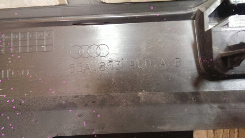 Listwa drzwi prawy przód AUDI Q3 II 83A853960A/B