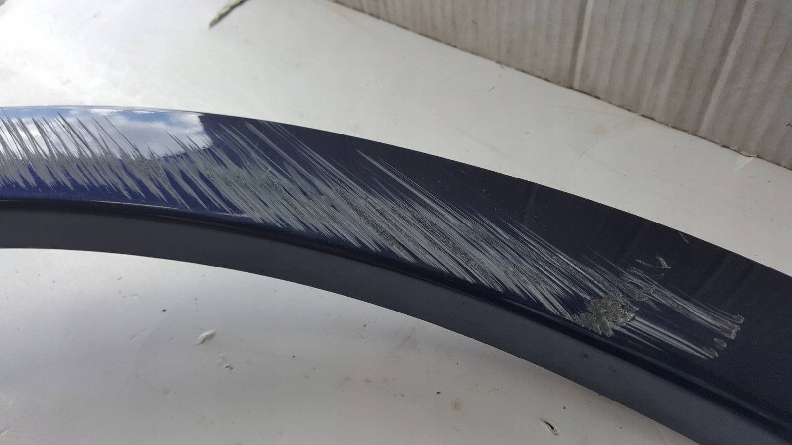 Listwa błotnika prawy tył AUDI Q5 80A853818A demontaż