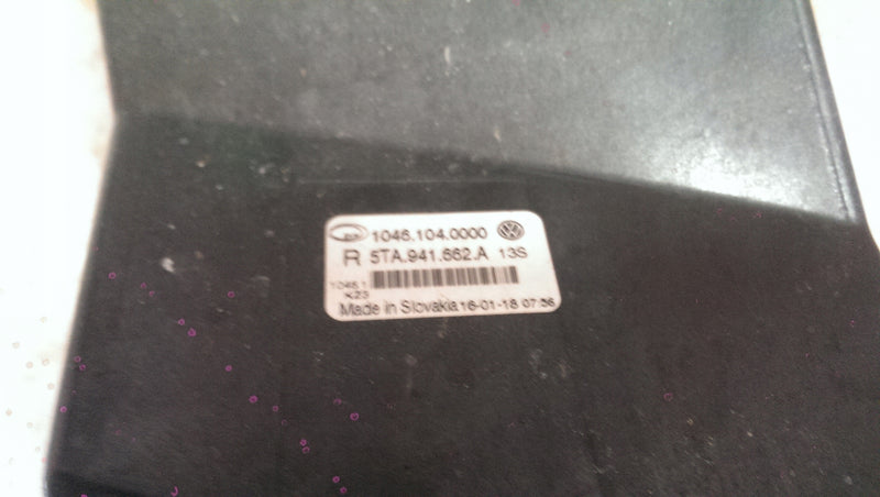 Prawy halogen VW TOURAN 5TA941662A demontaż