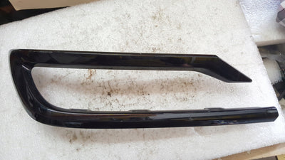Listwa atrapa zderzaka tylnego prawa strona AUDI Q7 4M0853332 demontaż
