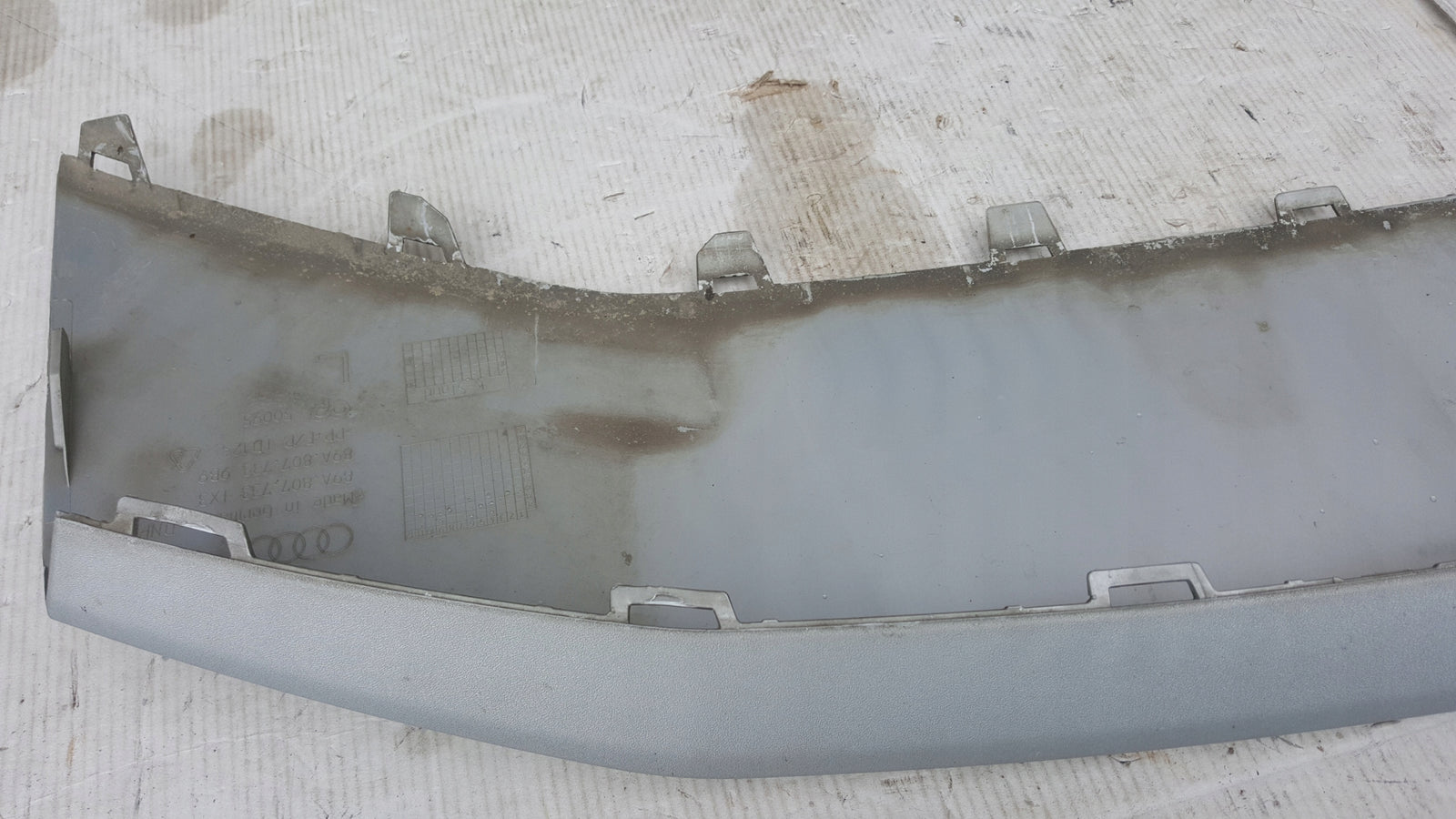 Dokładka spoiler zderzaka przedniego AUDI Q4 e-tron 89A807733 demontaż