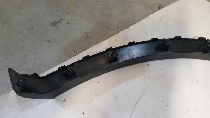 Listwa błotnika prawy przód VW TIGUAN III 571853718A demontaż
