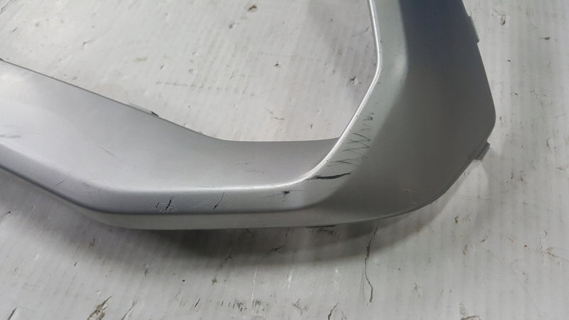 Listwa zderzaka tylnego prawa strona AUDI Q3 83F807968 demontaż
