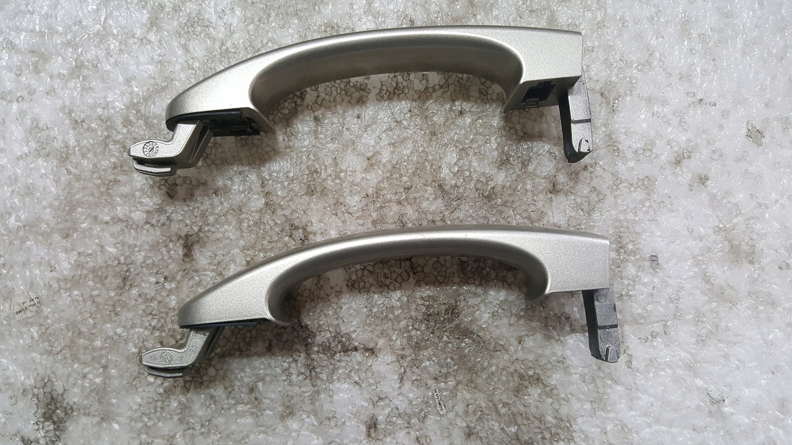 Klamka zewnętrzna lewa VW T5 7H0837209 demontaż