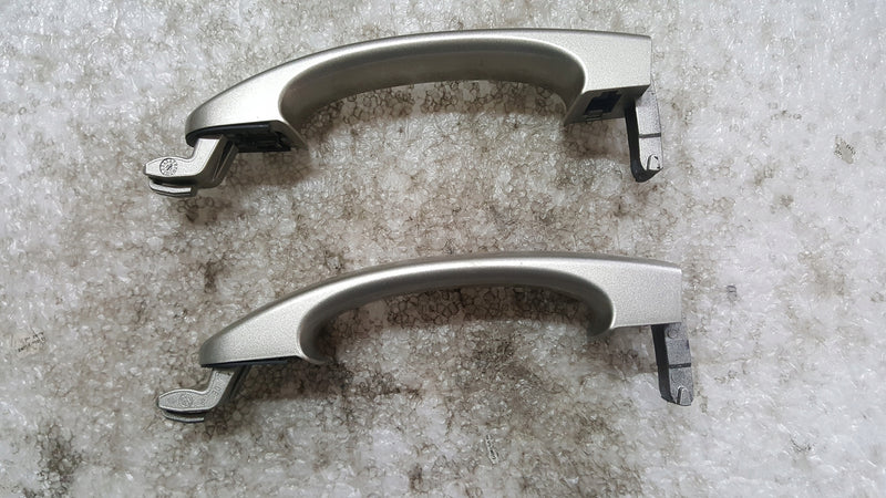 Klamka zewnętrzna lewa VW T5 7H0837209 demontaż