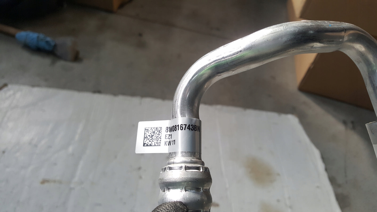 NOWY ORYGINALNY przewód rurka klimatyzacji AUDI A4 (B9) A5 8W0816743BN