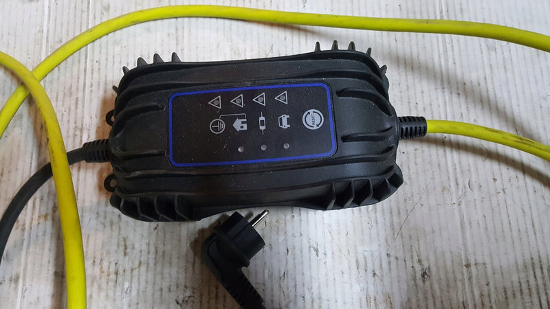 Ładowarka przewód VW AUDI 12E971675BS oryginał