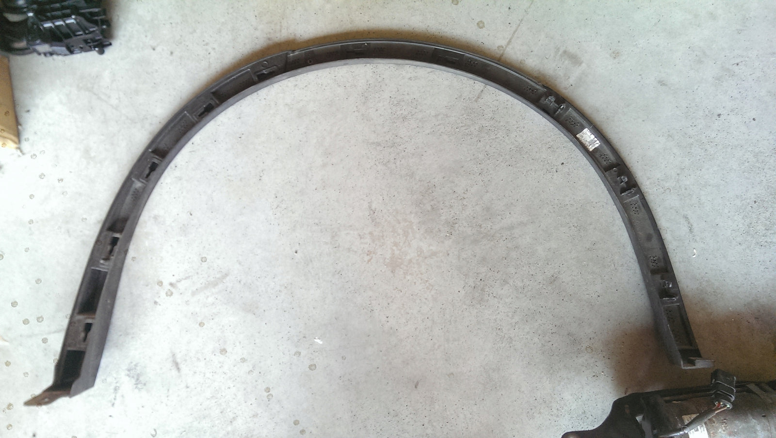 Listwa błotnika prawy tył VW TOUAREG 3 760853818