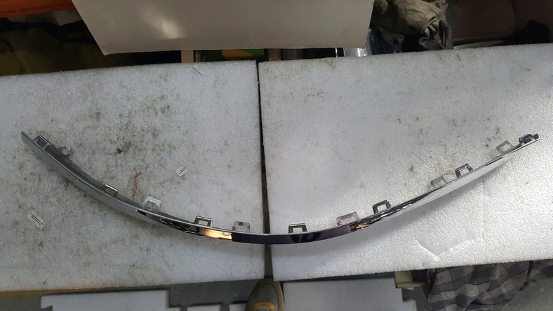Listwa chrom zderzaka tylnego prawa strona VW TOUAREG 760853842 demontaż