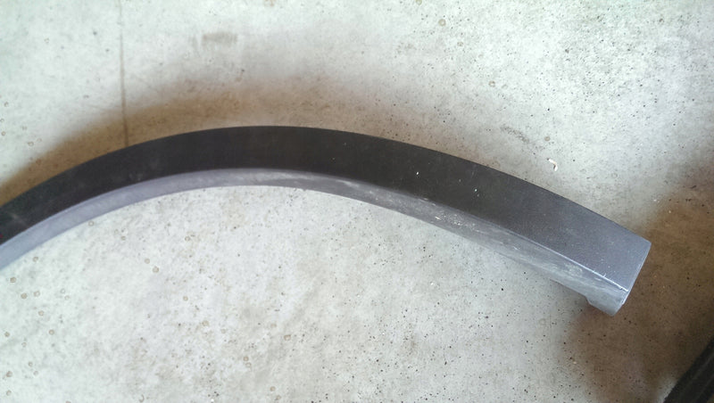 Listwa błotnika prawy tył VW TOUAREG 3 760853818