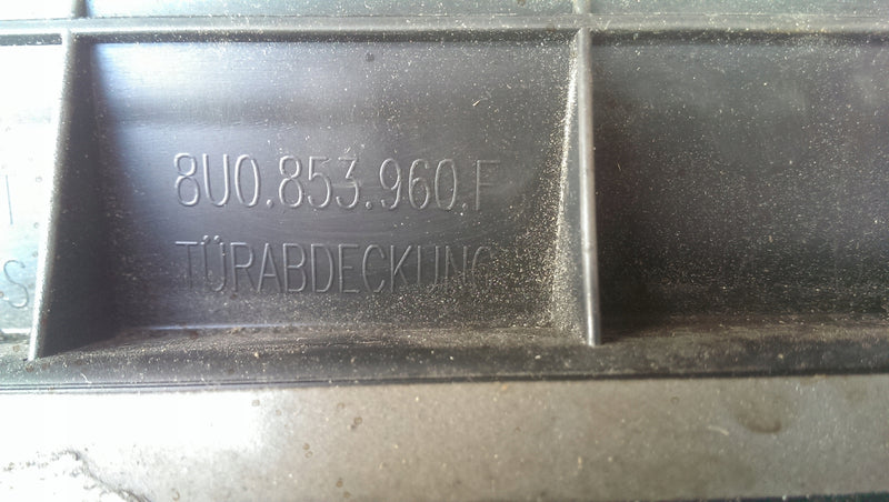 Listwa drzwi prawy przód AUDI Q3 S-LINE 8U0853960F