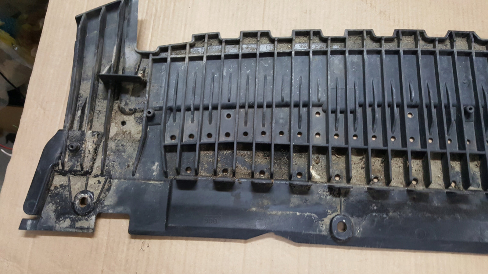 Audi OE 8T0807611C osłona płyta pod zderzak