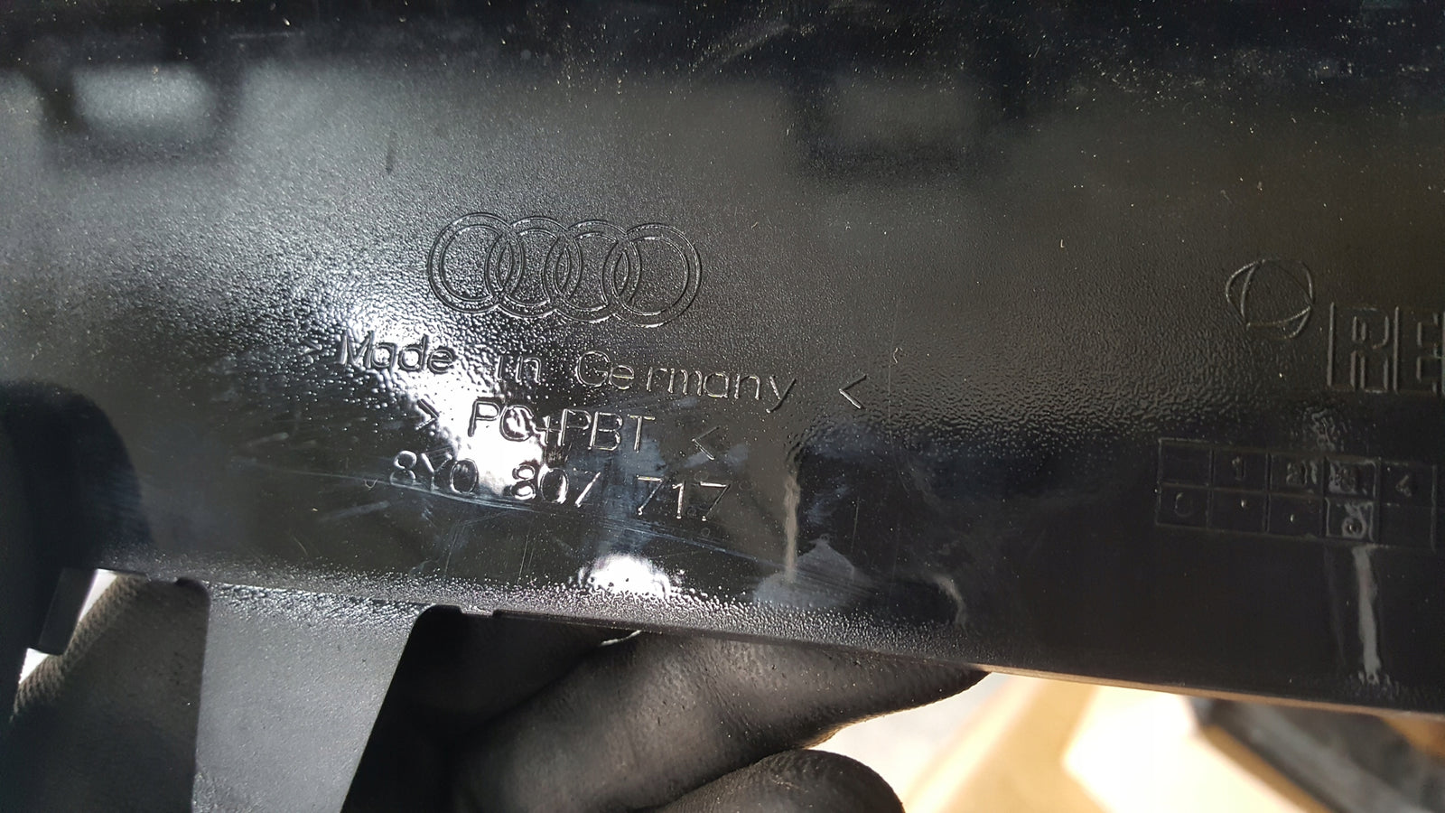 Spoiler zderzaka przedniego AUDI RS3 (8Y) 8Y0807717 demontaż