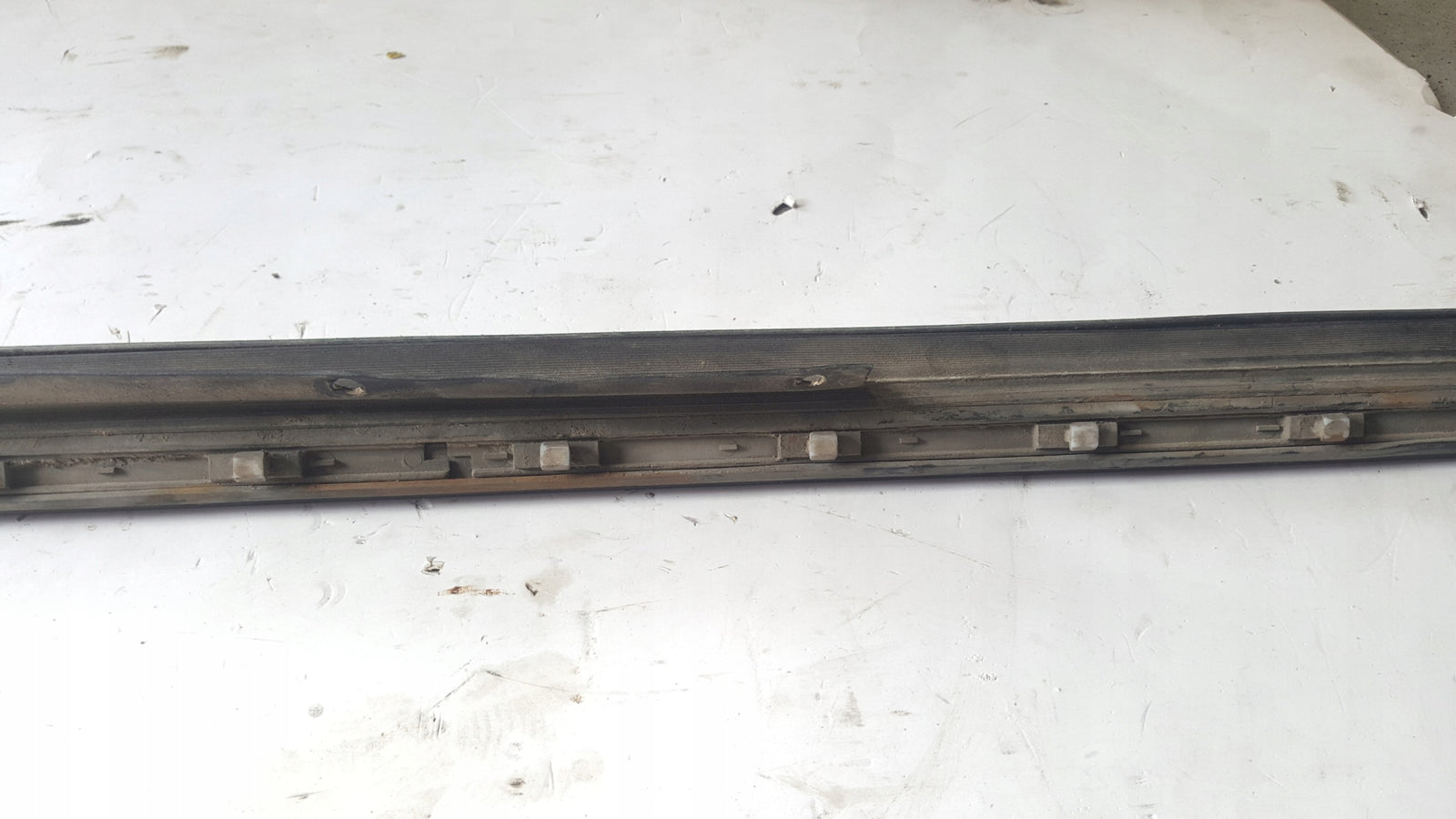 DOLNA LISTWA DRZWI PRAWA AUDI A6 C5 LIFT DEMONTAZ