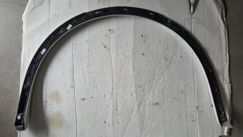 Listwa błotnika prawy tył AUDI Q5 80A853818A demontaż