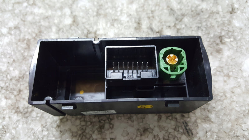 Złącze music interface AUDI A3 8V0035736 demontaż