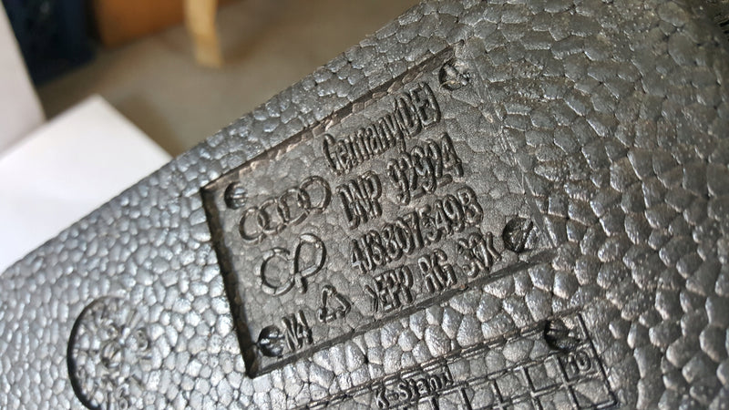 Absorber pianka zderzaka przedniego AUDI e-tron GT 4J3807549B demontaż