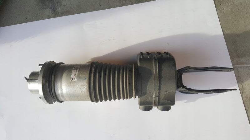 Amortyzator prawy przód PORSCHE TAYCAN 9J1616038E demontaż