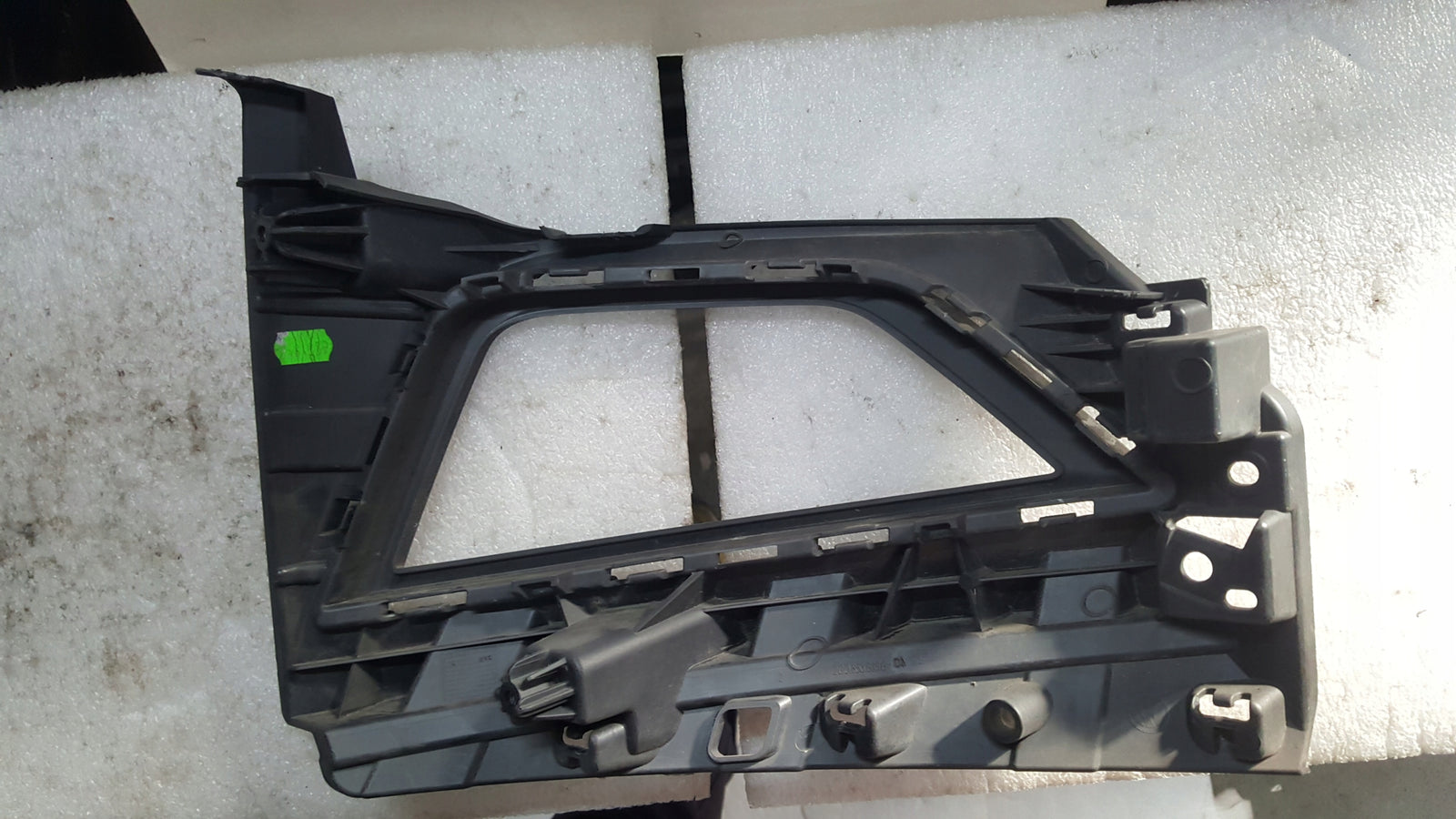 Kratka ramka halogenu lewa VW POLO 2G0853665G demontaż