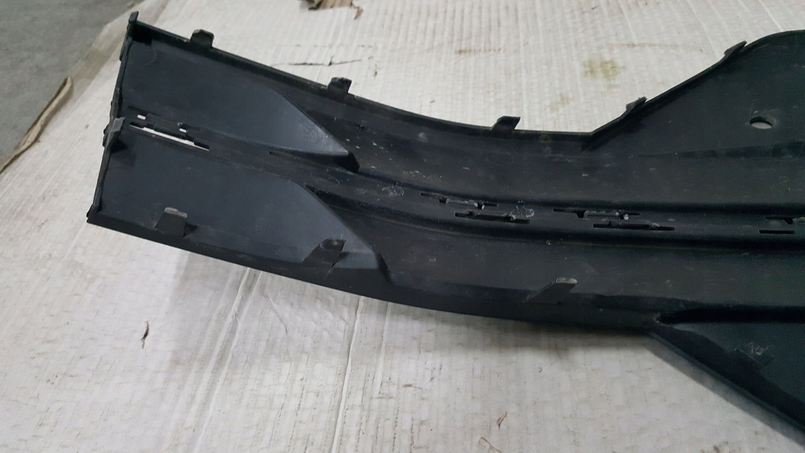 Kratka zderzaka lewy przód VW T6.1 7LA807489 demontaż