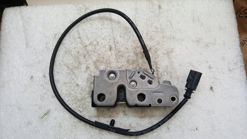 Zamek maski VW GOLF VI 5K1823509A demontaż