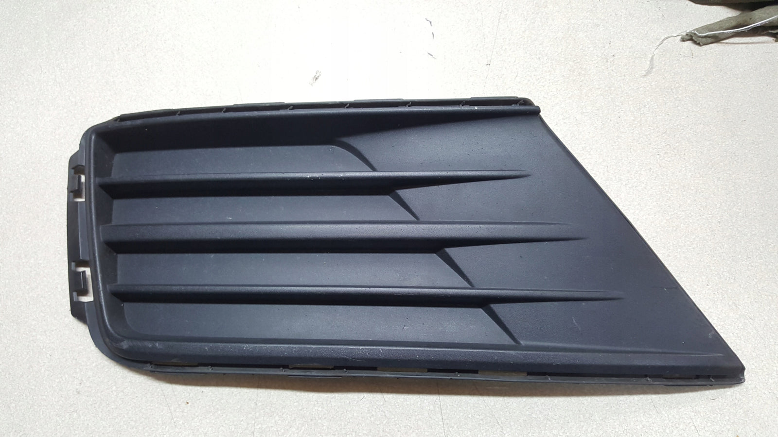 VW CADDY IV 2K5 15- KRATKA LEWA ZDERZAKA PRZEDNIEGO 2K5853665E