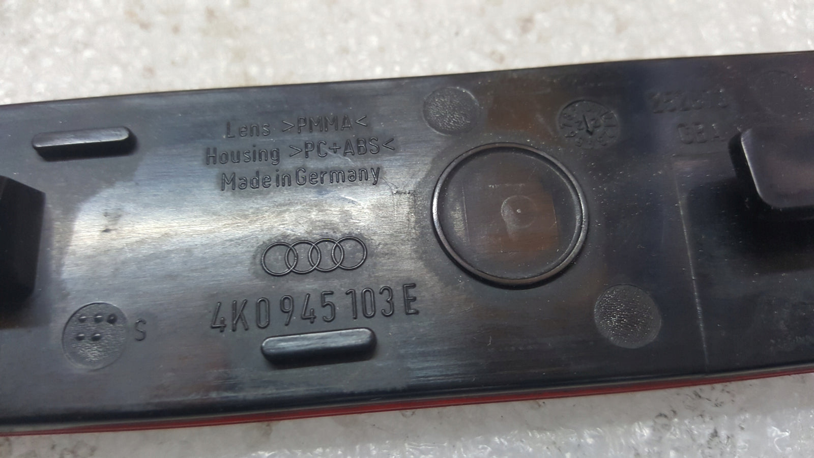 Odblask zderzaka tylnego lewa strona AUDI A6 (C8) 4K0945103E demontaż