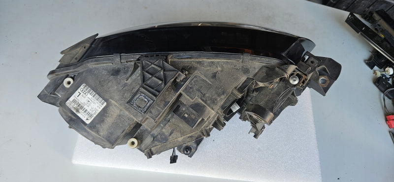 Le xenon Audi A4 S4 RS4 B8 2010r 8K0941003P wraz z platformą mocującą